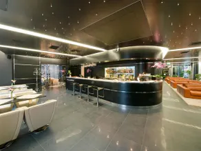 Royal Square Hotel & Suites - Image 2