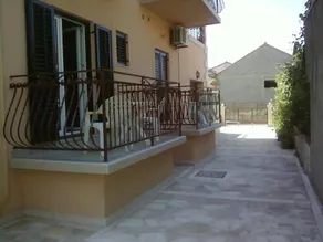 Studio & Rooms - Image 2