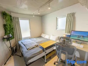 Business Stays & Couples | King Bed | Apple Monitor | Workspace | PS5 | Luggage Storage [4A] - Image 4