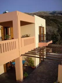 Eriki Studios & Apartments - Image 4