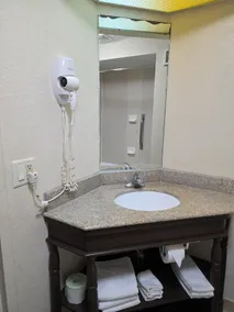 Red Roof Inn Ames - Image 2