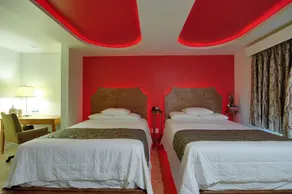 Romantic Inn & Suites - Image 2