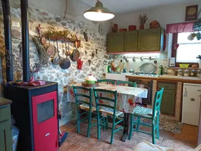 Beautiful 2-bed House - Image 4