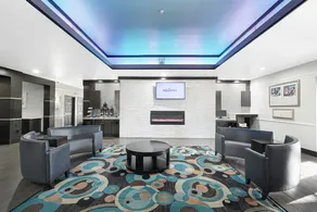 La Quinta Inn & Suites by Wyndham Houston Hobby Airport - Image 2