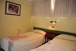 Apartamentos El Cisne - Image 1
