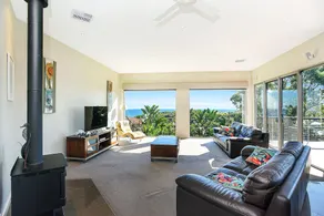 Lavina Luxury Beach House - Image 3
