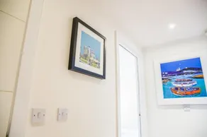 Waterfront West End Apartment - Image 4