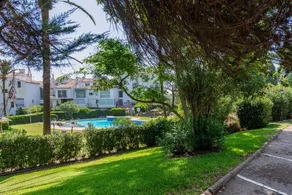 Golden Bay Apartment - Image 5