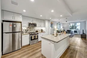 Global Luxury Suites Irvine - Image 3