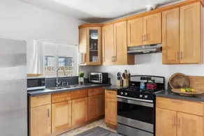 4BR Bungalow in Echo Park - Image 3