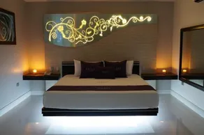 Auto Hotel Deluxe - Image 2