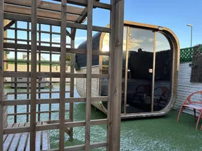 House few Mins From Beach With hot tub & Sauna - Image 3