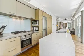 Contemporary & central, Sunshine Beach - Image 4
