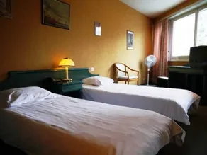 Hotel 33 - Image 1