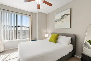 Plano Grand Studio Apartment - Image 2