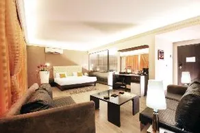 BayInn Hotel - Image 1