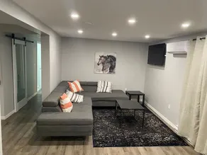 Modern 3 BR Home Family Friendly - Image 5