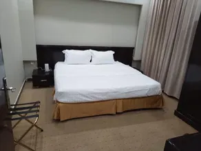 Evan Suites - Image 3