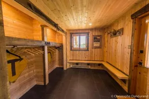 Le Black Bear- Les Chalets Spa Canada - Image 3