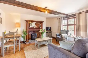 Lovely 2 Bedroom Cottage with Parking - Image 2