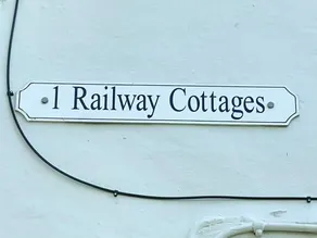 Railway Cottage Pet friendly with parking - Image 2