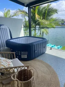 Executive modern waterfront house - Image 4