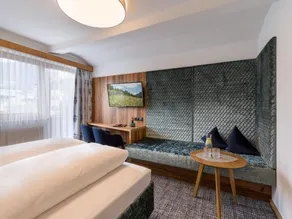 Suite, shower, toilet, 2 bed rooms - Image 4