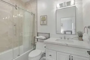 Stylish Pasadena Stay Near Old Town Rose Bowl - Image 4