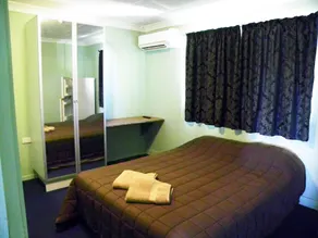 Mick's Accommodation Club - Image 4