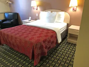 Econo Lodge - Image 3
