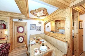 Luxury Apt Dolomites 2 - Image 4