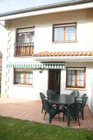 Chalet en urbanización con piscina - Image 2