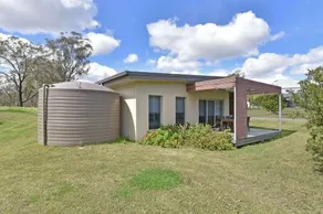 Ironbark Villa 5 - Image 2