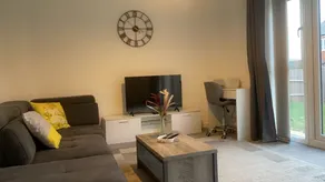 Impeccable 3-bed House in Northampton - Image 5