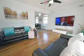 Pet friendly Bayside 4BR Rental House near Mentone - Image 2