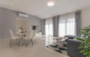 Awesome Home In Zadvarje - Image 2