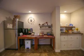 Airport Inn - Image 2
