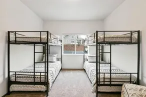 HUGE Fun Trendy Apt by Perry District & Downtown - Image 2