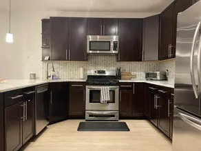 Luxe 2BD2BA Townhouse in Hip Area - Near Metro - Image 2