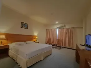 OYO 1178 Plaza Hotel Tanjung Pinang - Image 3