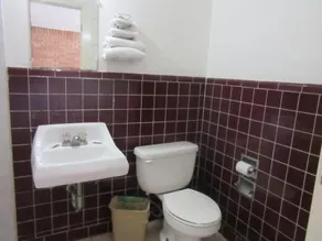 Relax Inn Tyler - Image 4