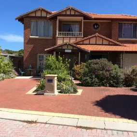 Crossland House - Image 2