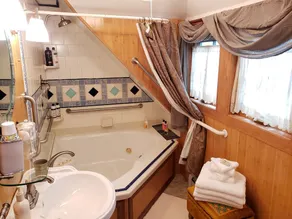 Smythe House Luxury Rooms Saugerties - Image 5