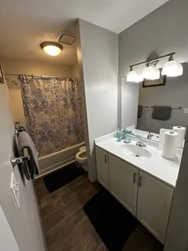 Glamorous 2B2BA with patio views and gym - Image 3