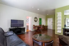 Midtown East Deluxe 2 Bedroom Apartment - Image 5