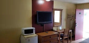 Economy Inn and Suites - Image 2