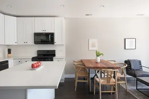 Deluxe Wicker Park Suites by Sonder - Image 3