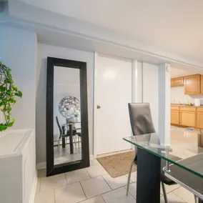 Midway Airport 2 Bedroom with full Kitchen - Image 2