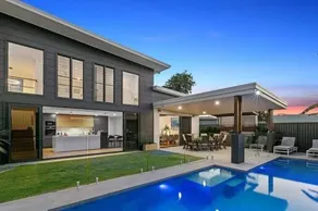Beachside Buddina Luxury Family House 5 Bedrooms - Image 5