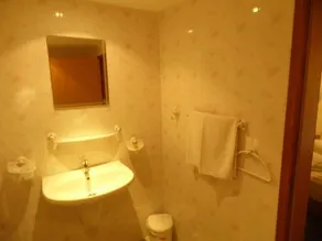 Hotel Amigos - Image 2